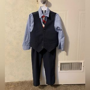 Izod Boys suit 4T